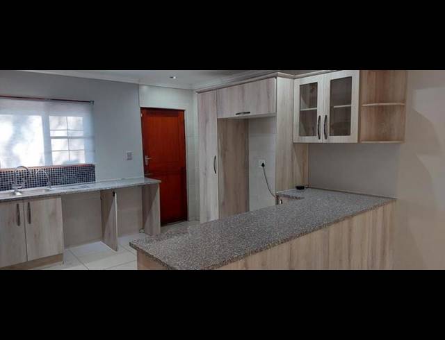 3 BEDROOM TOWNHOUSE FOR SALE IN GLENVISTA